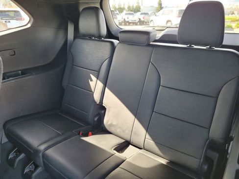 Used 2025 Buick Enclave Sport Touring image 11