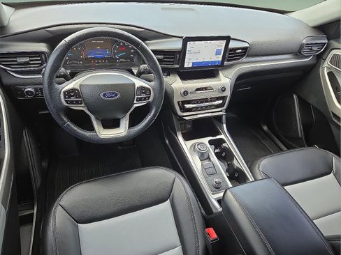 Used 2022 Ford Explorer XLT w/ Equipment Group 202A AWD/4WD image 12