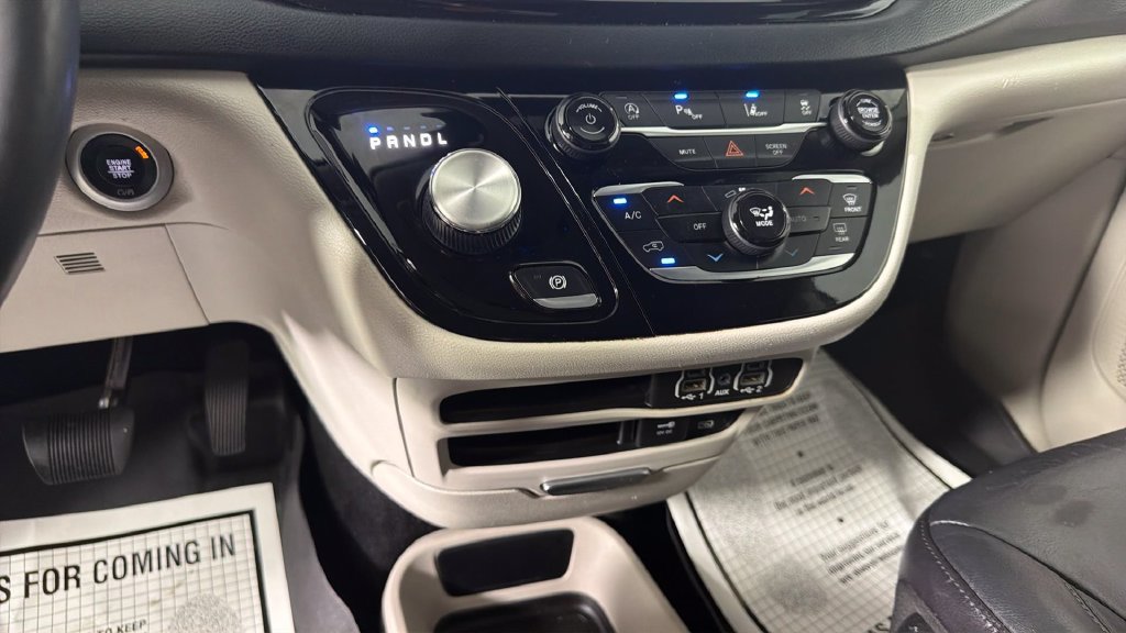 Used 2022 Chrysler Pacifica Touring-L FWD image 23