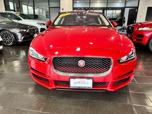 Used 2018 Jaguar XE Premium image 8
