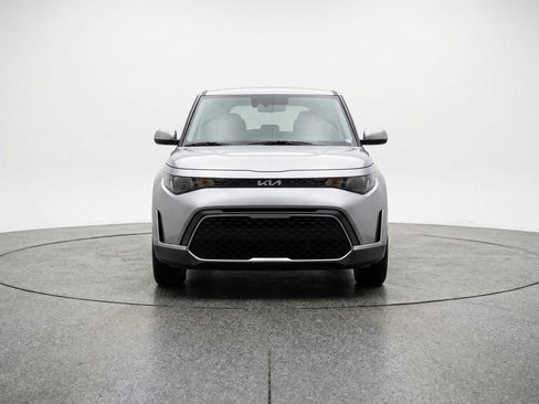 Used 2025 Kia Soul LX w/ LX Technology Package FWD image 2