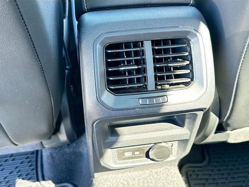 Used 2022 Volkswagen Tiguan SE w/ Panoramic Sunroof Package AWD/4WD image 27