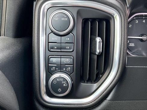 Used 2020 GMC Sierra 2500 SLE w/ SLE Value Package; AWD/4WD image 34