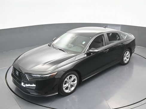 Used 2025 Honda Accord LX image 49