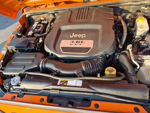 Used 2013 Jeep Wrangler Sport AWD/4WD image 39