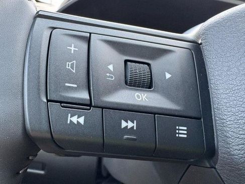 Certified 2025 Nissan Rogue SV FWD image 16