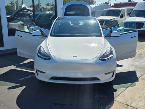 Used 2021 Tesla Model Y Long Range image 12