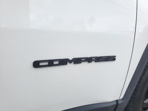 Used 2023 Jeep Compass Latitude AWD/4WD image 6