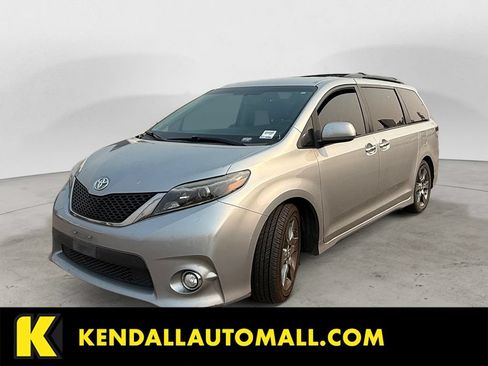 Used 2015 Toyota Sienna SE FWD image 1