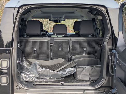 New 2026 Land Rover Defender 110 S image 28