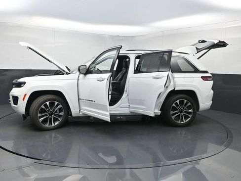 Used 2024 Jeep Grand Cherokee Overland w/ Trailer Tow Package AWD/4WD image 39