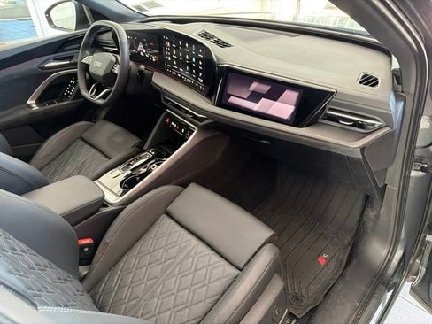 Used 2025 Audi SQ5 Prestige w/ Prestige Package AWD/4WD image 13