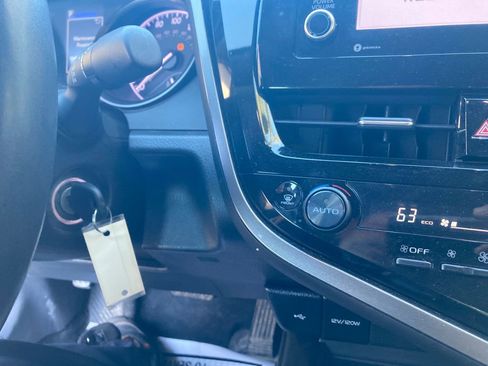 Used 2022 Toyota Camry SE image 21