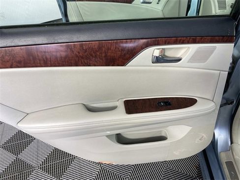 Used 2011 Toyota Avalon Limited image 24