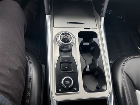 Used 2022 Ford Explorer XLT w/ Equipment Group 202A image 11