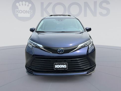 Used 2023 Toyota Sienna LE AWD/4WD image 11