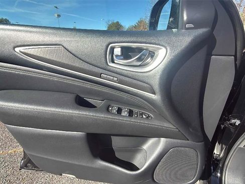 Used 2020 INFINITI QX60 Signature Edition w/ Cargo Package Essential image 9