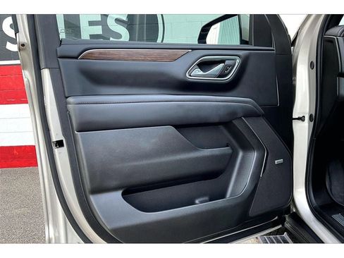 Used 2024 Chevrolet Suburban High Country AWD/4WD image 19