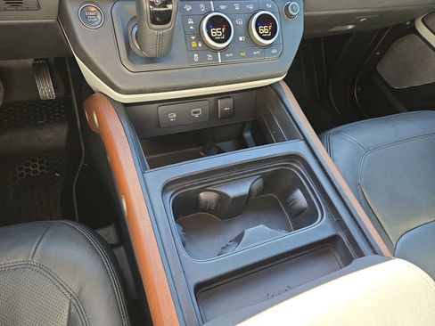 Used 2023 Land Rover Defender 130 SE image 22