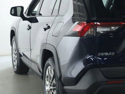 Used 2021 Toyota RAV4 XLE Premium image 44