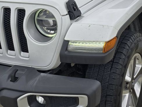 Used 2019 Jeep Wrangler Unlimited Sahara AWD/4WD image 9