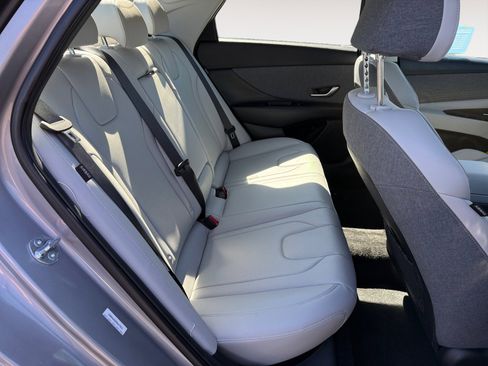 Certified 2025 Hyundai Elantra Limited image 18