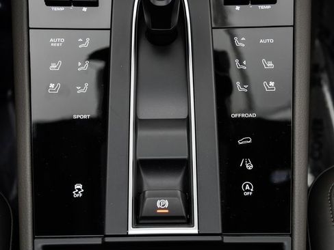 New 2025 Porsche Macan image 21