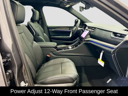 New 2025 Jeep Grand Cherokee L Overland w/ Luxury Tech Group IV AWD/4WD image 16