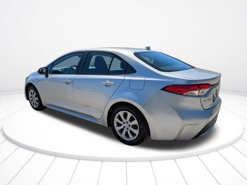 Used 2022 Toyota Corolla LE image 6