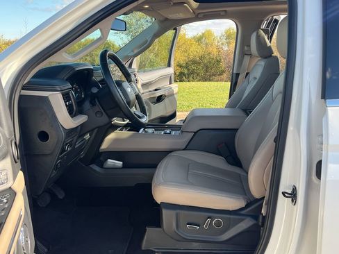 Used 2023 Ford Expedition Limited image 16