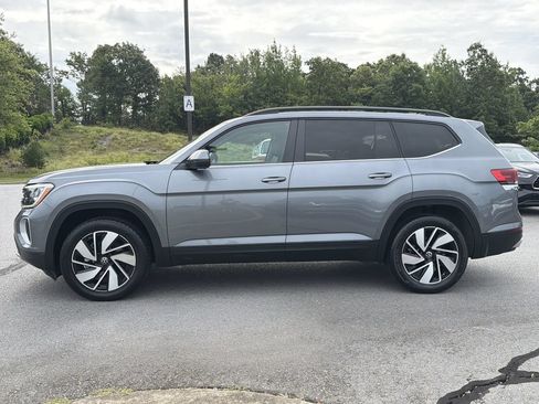 Used 2024 Volkswagen Atlas SE FWD image 2