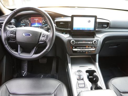 Used 2020 Ford Explorer XLT w/ Equipment Group 202A AWD/4WD image 20