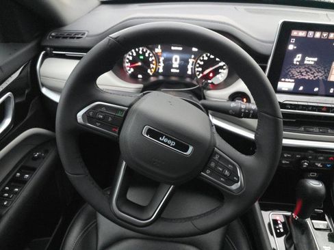 Used 2025 Jeep Compass Limited image 10