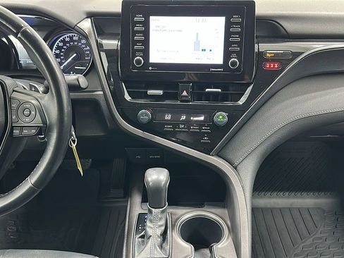 Used 2021 Toyota Camry SE image 11