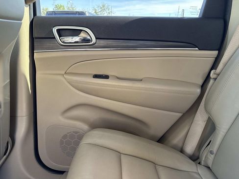 Used 2019 Jeep Grand Cherokee Limited w/ Trailer Tow Group IV image 17