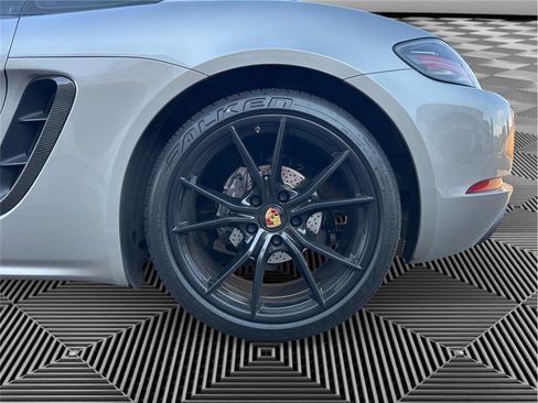 Used 2017 Porsche 718 Cayman RWD image 15