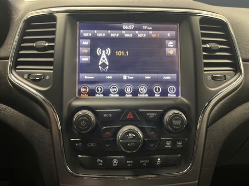 Used 2018 Jeep Grand Cherokee Altitude AWD/4WD image 13