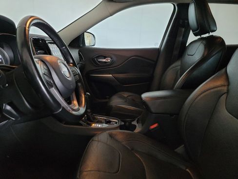 Used 2020 Jeep Cherokee Limited FWD image 17