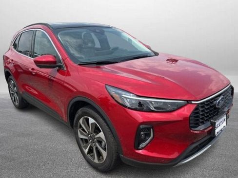 Used 2023 Ford Escape Platinum w/ Premium Technology Package image 5