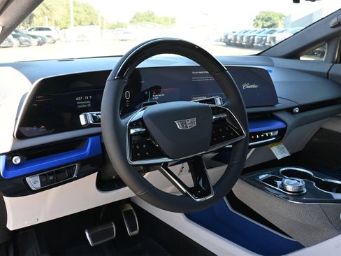 New 2026 Cadillac Optiq Luxury 1 image 15