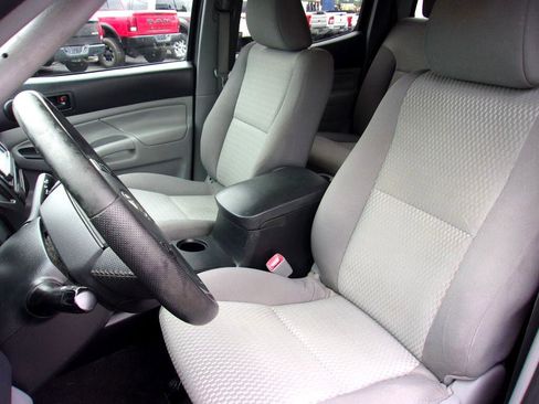 Used 2015 Toyota Tacoma PreRunner image 8