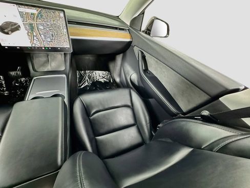 Used 2021 Tesla Model Y Long Range AWD/4WD image 16