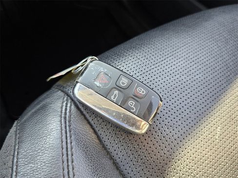 Used 2016 Land Rover Discovery Sport HSE image 19