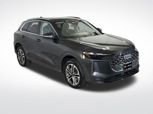 Used 2025 Audi Q5 2.0T Premium w/ Convenience Package image 11