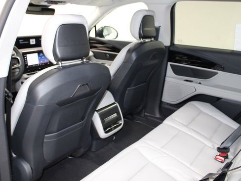 New 2026 Lincoln Nautilus Premier image 26