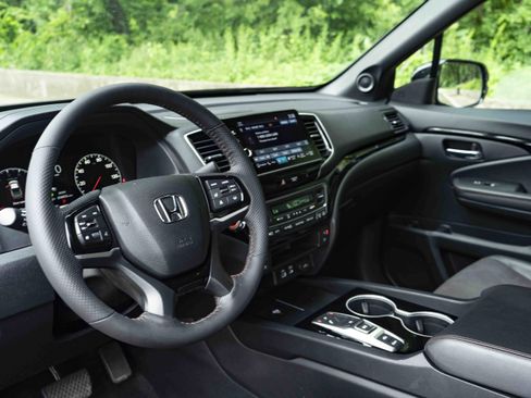 Used 2025 Honda Ridgeline Black Edition image 16