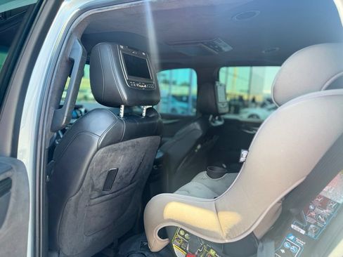 Used 2018 Cadillac Escalade Platinum AWD/4WD image 9