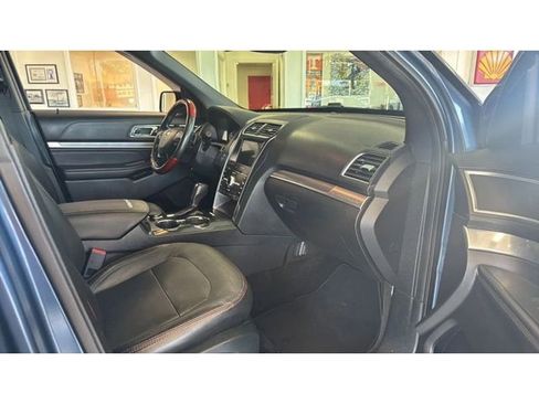 Used 2018 Ford Explorer Sport w/ Equipment Group 401A image 14