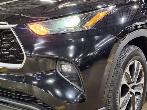 Used 2022 Toyota Highlander XLE FWD image 14