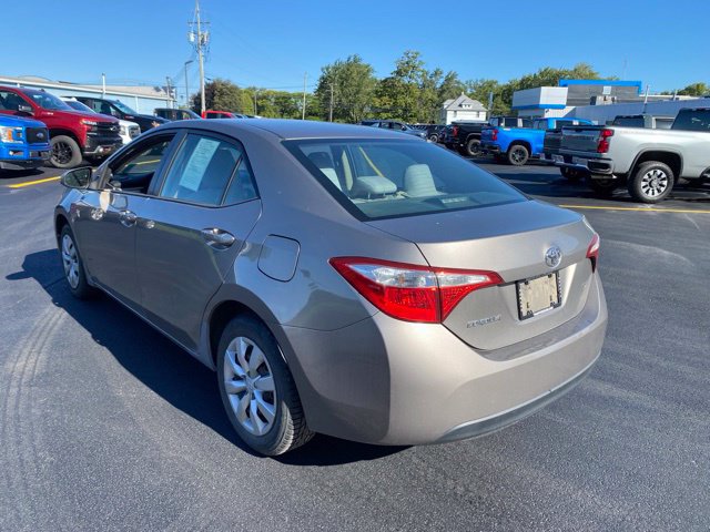 Used 2015 Toyota Corolla LE FWD image 9